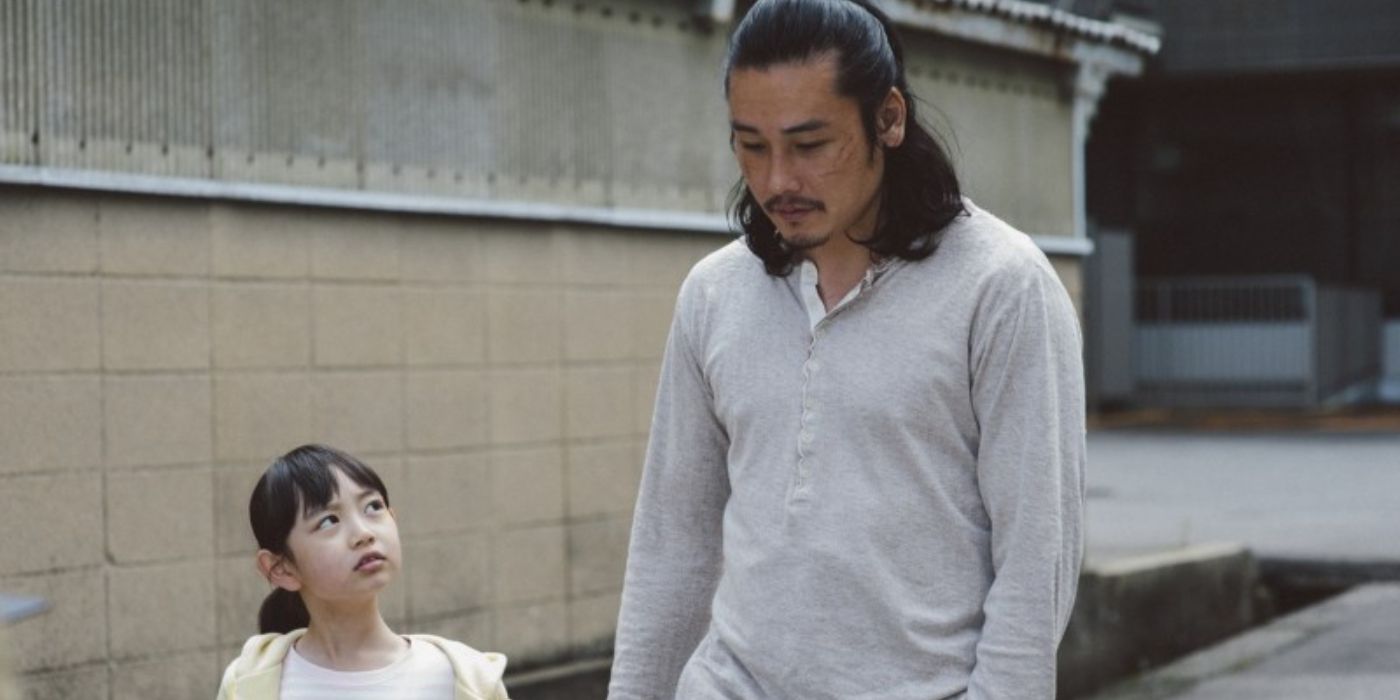 Tak Sakaguchi and Yura Kondo holding hands on the street in ReBorn