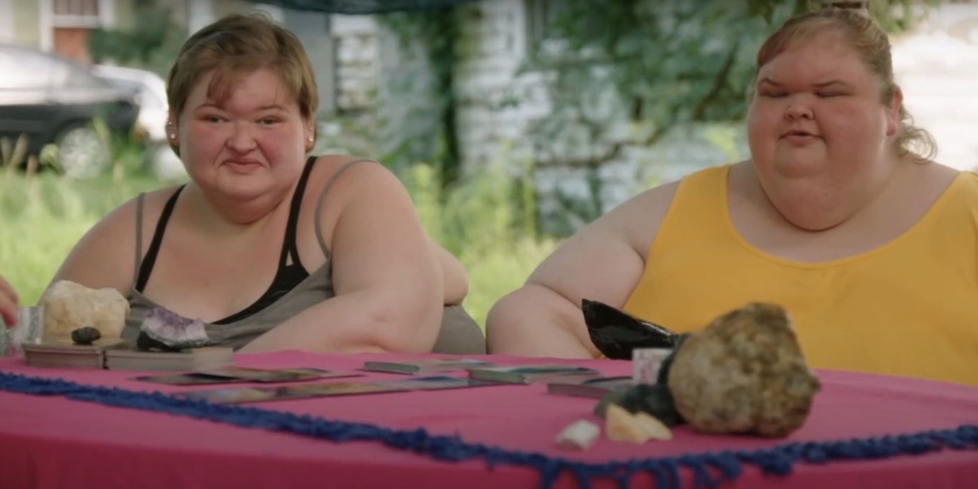 Tammy and Amy Slaton visiting a psychic on 1000 Lb sisters