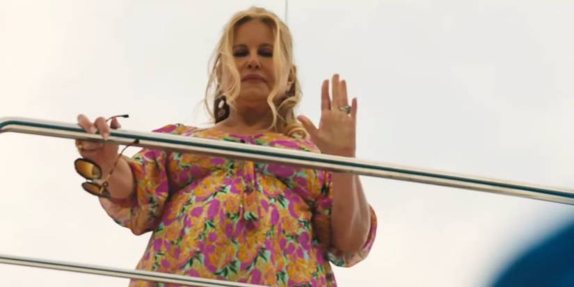 Tanya skatās uz leju un vicina baltajā lotosā