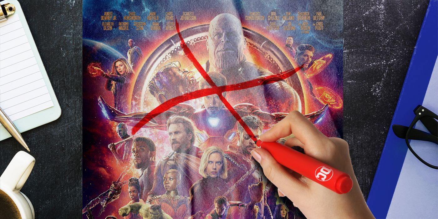 Imagem misturada mostrando uma mão com um marcador vermelho cruzando um pôster para Vingadores: Guerra do Infinito