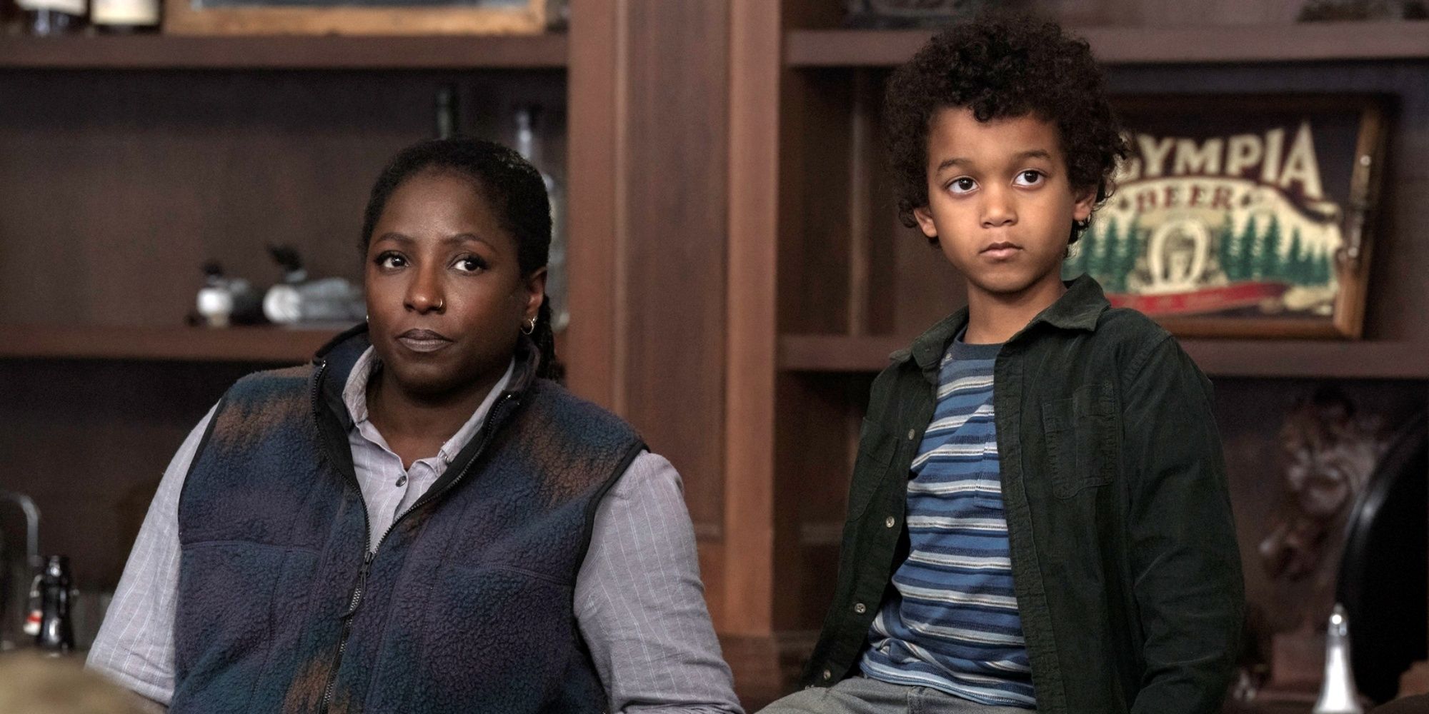 Rutina Wesley as Maria sitting next to Ezra Agbonkhese as Benjamin in The Last of Us Season 2