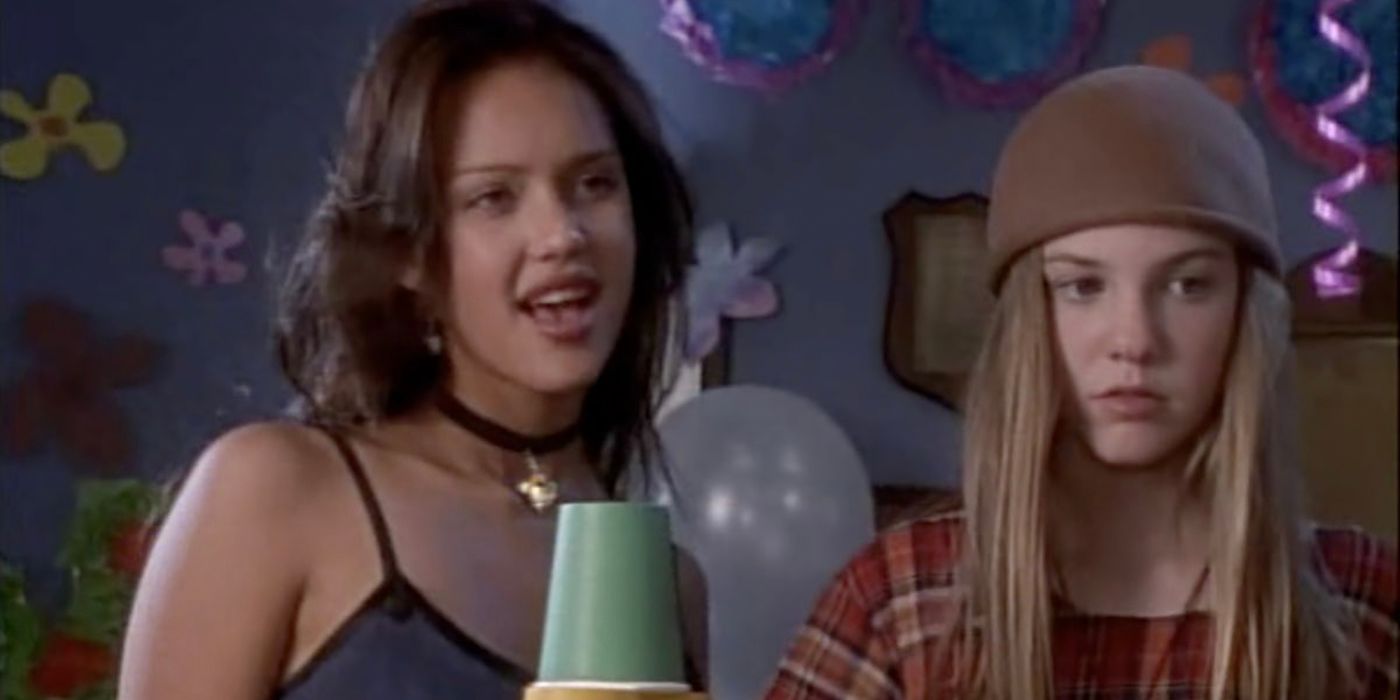 Two girls together at a party in The Secret World of Alex Mack.