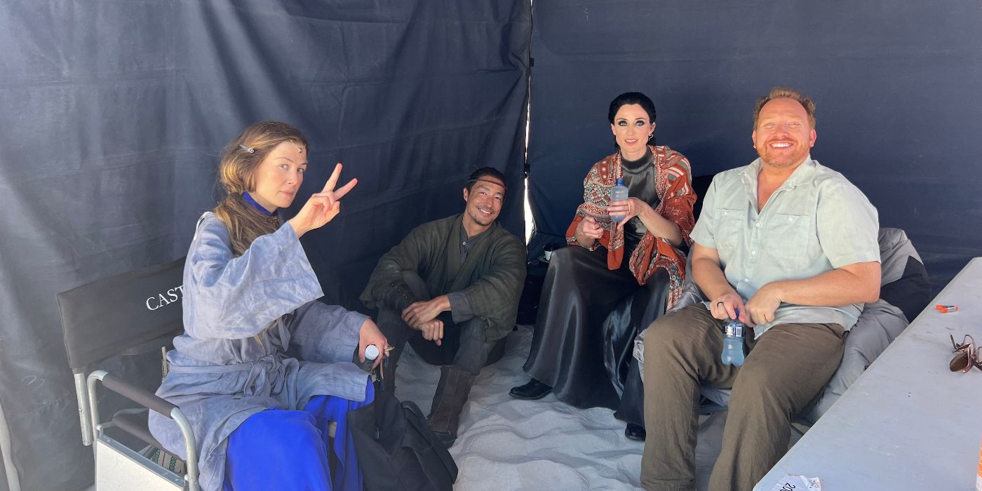 Rosamund Pike, Daniel Henney, Natasha O&rsquo;Keeffe and Rafe Judkins behind the scenes of The Wheel of Time Season 3