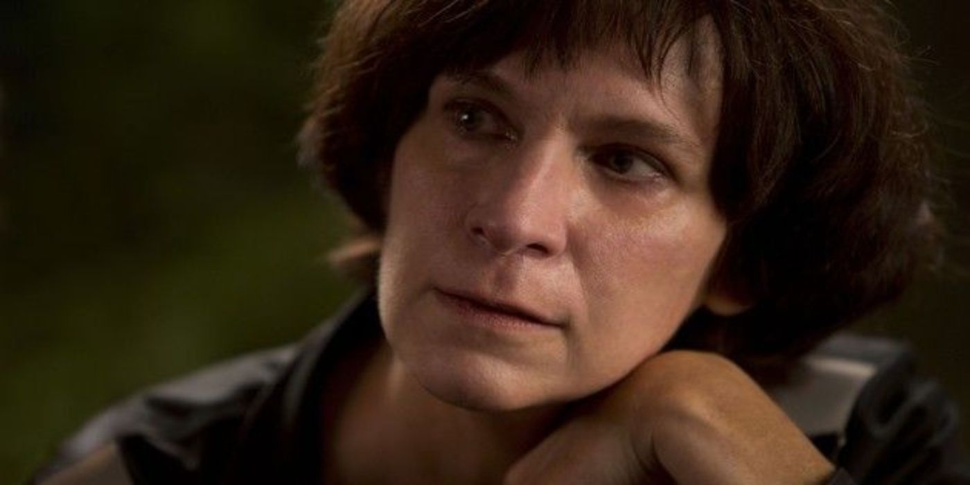 Amanda Plummer as Wiress looking contemplative in The Hunger Games: Catching Fire.