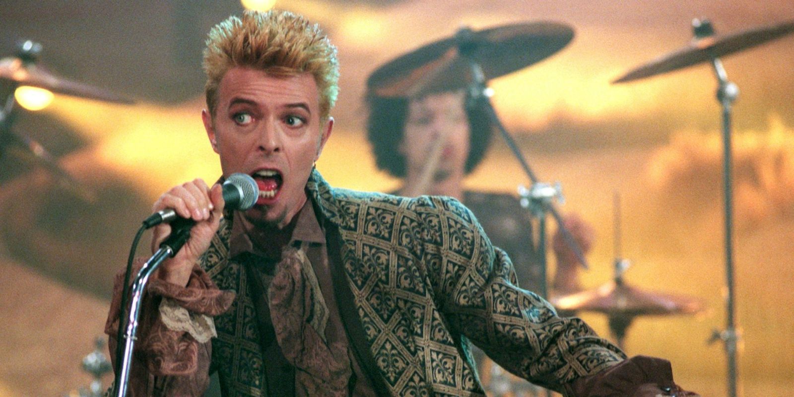 David-Bowie-Performing-Live