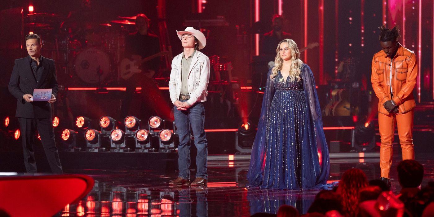 Ryan Seacrest fica no palco com os 3 finais de 'American Idol', John Foster, Breanna Nix e Jamal Roberts.