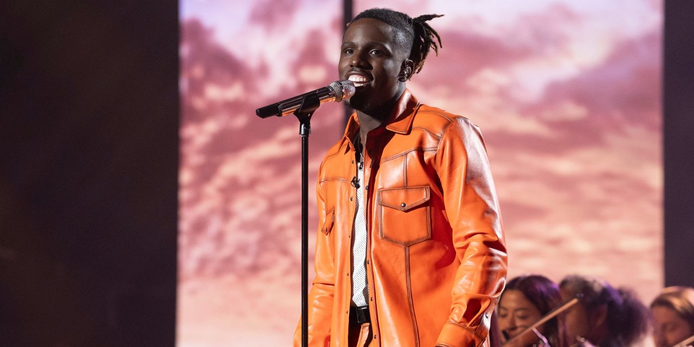 Jamal Roberts in orange sings during the finale of 'American Idol' Season 23.