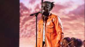 Jamal Roberts in orange sings during the finale of 'American Idol' Season 23.