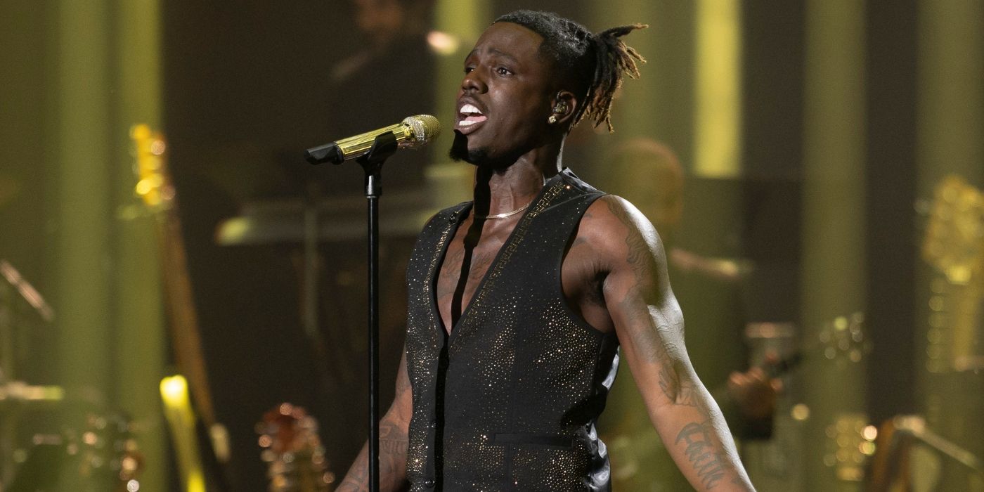 Jamal Roberts sings at the 'American Idol' Season 23 finale.