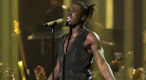 Jamal Roberts sings at the 'American Idol' Season 23 finale.