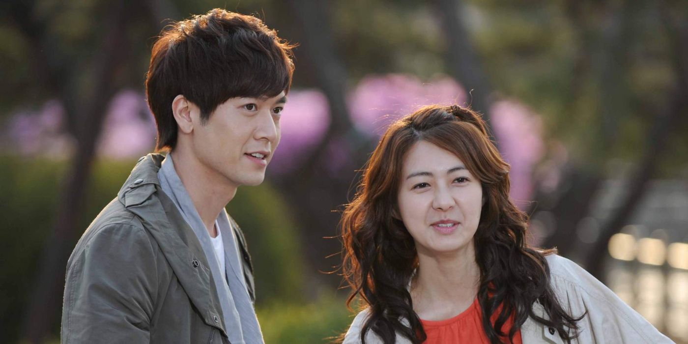 Bae Soo-bin and Lee Yo-won smiling in 49 Days