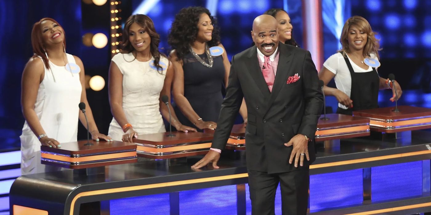 Steve Harvey com Trina, Towanda, Traci, Tamar e Toni Braxton em 'Família de celebridades'.
