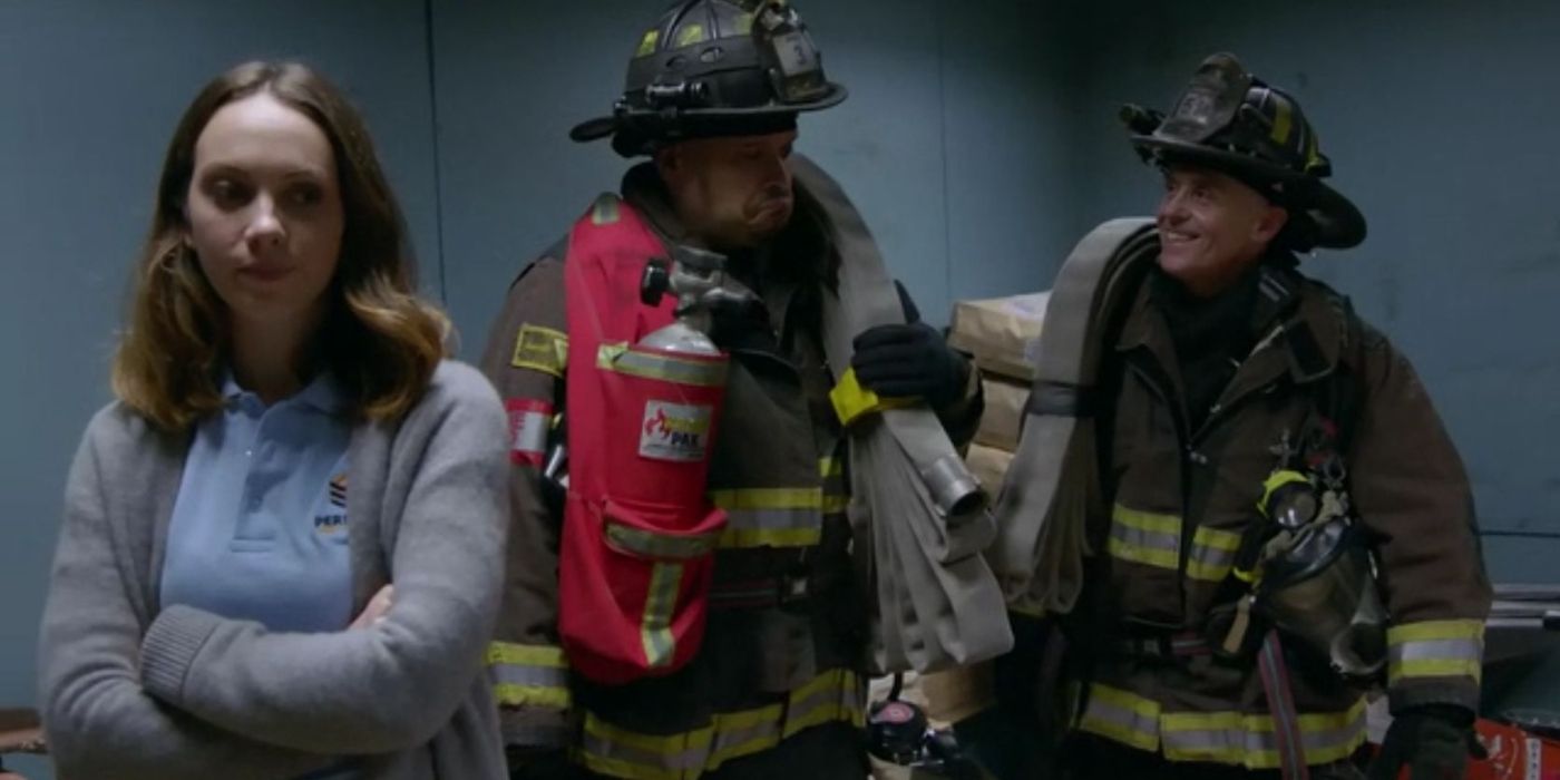Baize Buzan stuck in a freight elevator with David Eigenberg as Lieutenant Hermann, Joe Minoso as Joe Cruz.