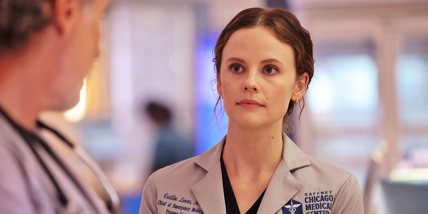 Sarah Ramos como Dr. Caitlin Lenox em Chicago Med