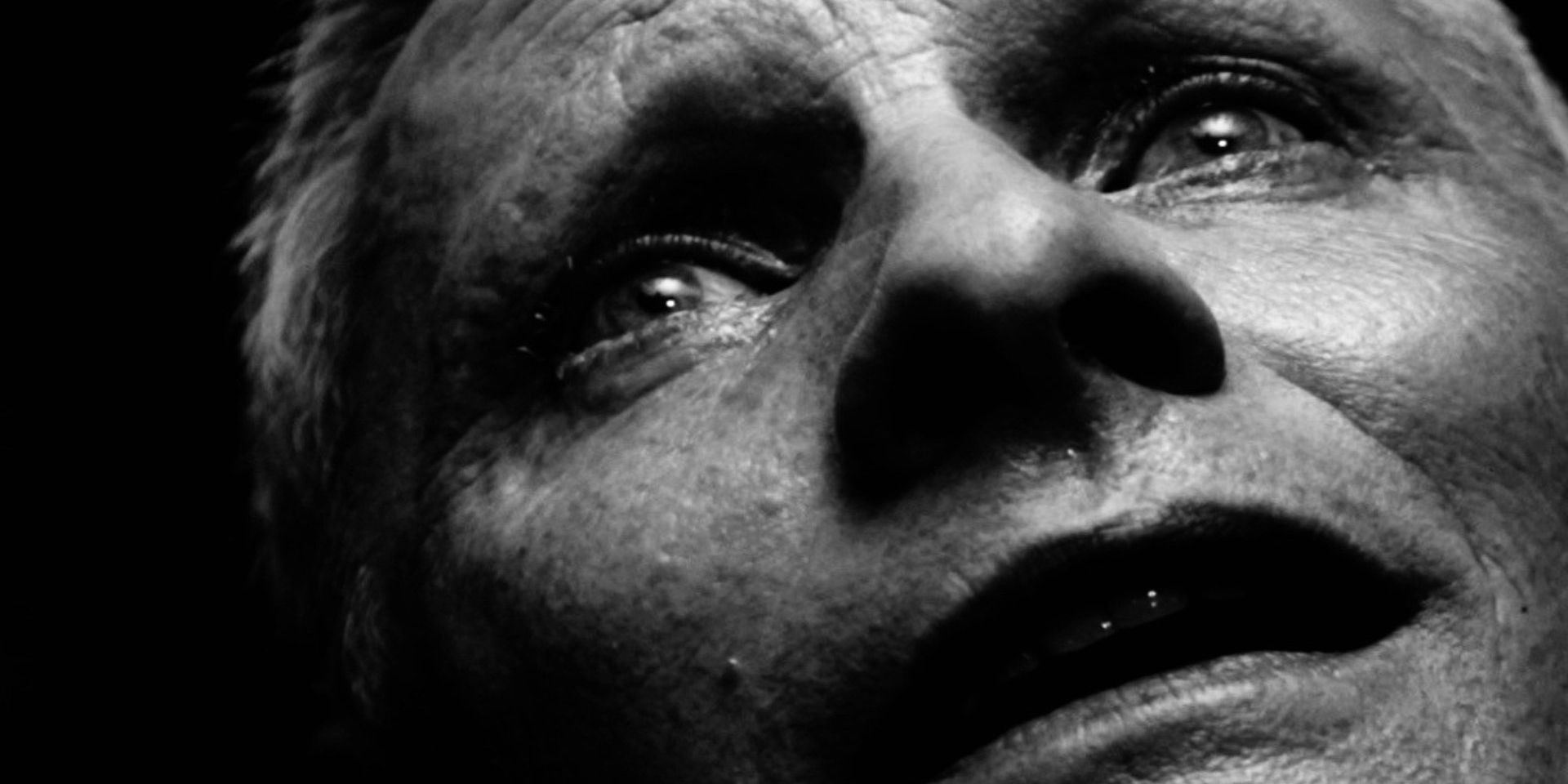 Um close preto e branco de Viggo Mortensen como Saul, parecendo perturbado nos 'Crimes of the Future', de David Cronenberg,