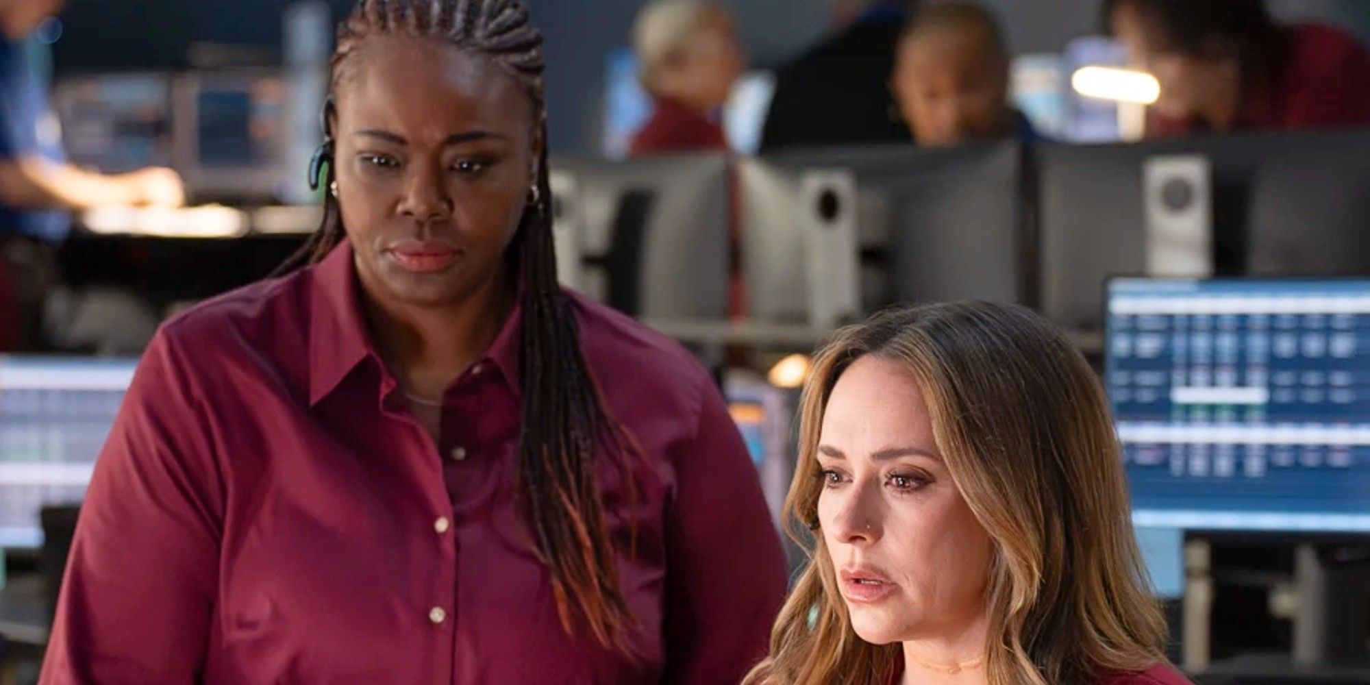 Maddie and Linda on dispatch in the Season 8 finale of 9-1-1