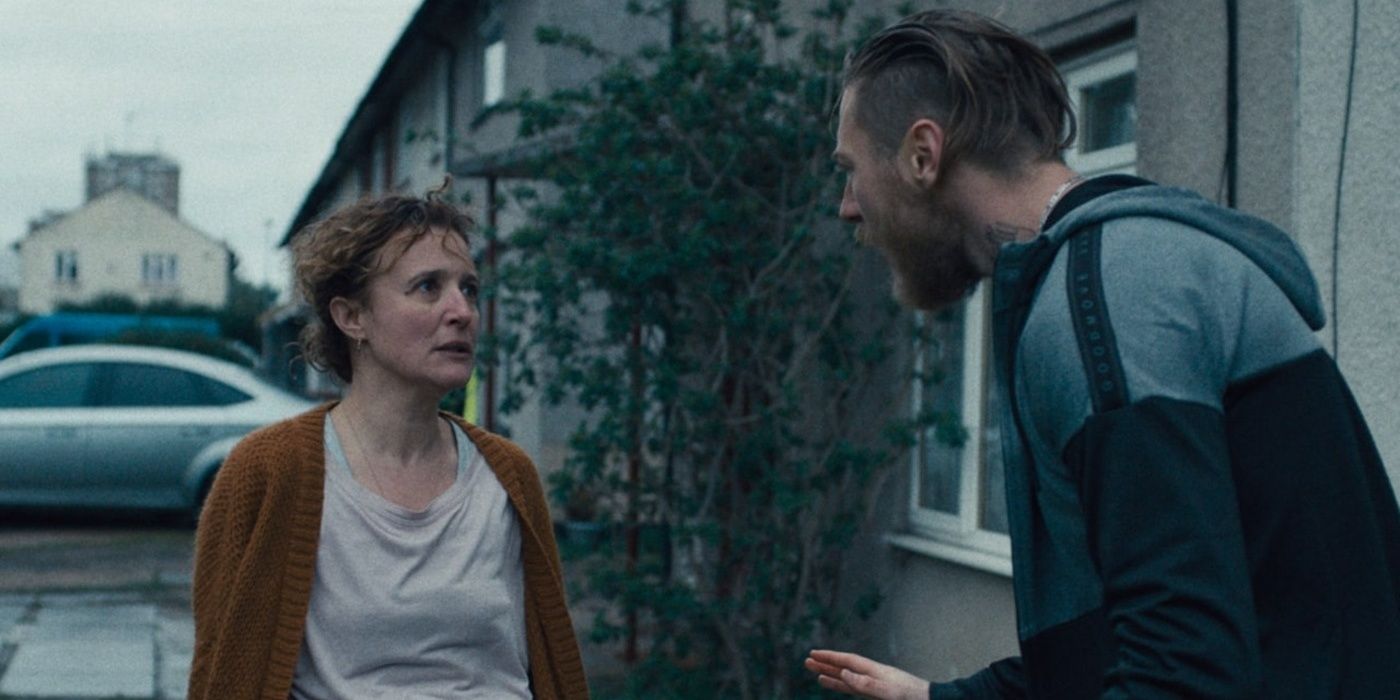 Lyndsey Marshall e Aston McAuley como Nicky e Deano em inquieto