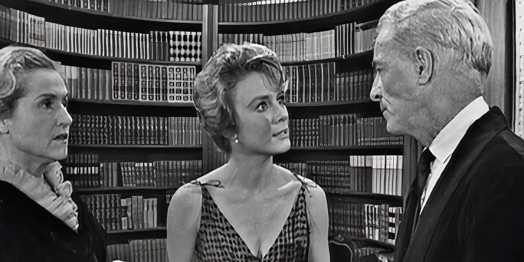 Inger Stevens em pé entre John Hoyt e Irene Tedrow no episódio da Zona do Twilight, o atraso da hora