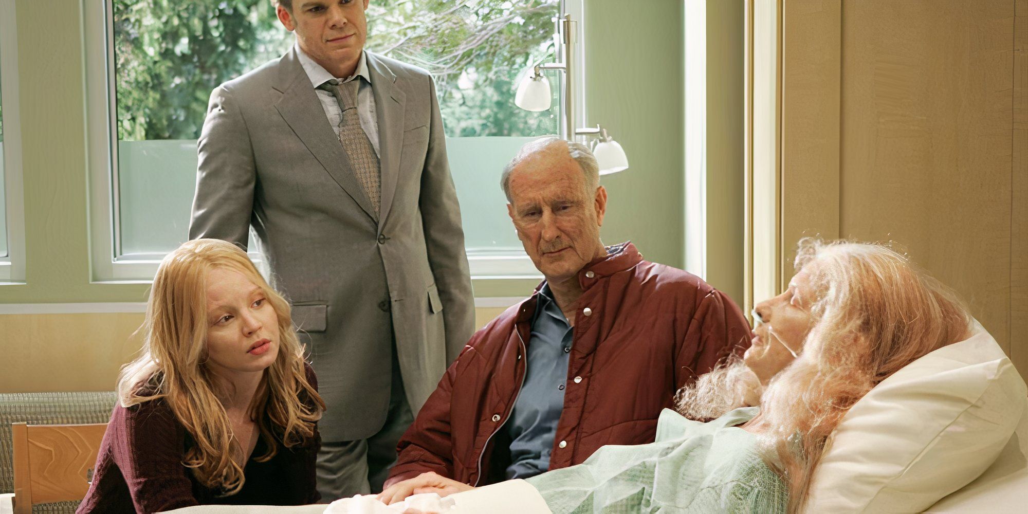 James Cromwell, Lauren Ambrose, Frances Conroy and Michael C Hall in Six Feet Under's Everyone's Waiting.