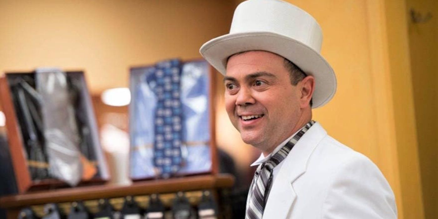 Joe Lo Truglio aparece no episódio *Brooklyn Nine-Nine * "Noivo sofisticado."