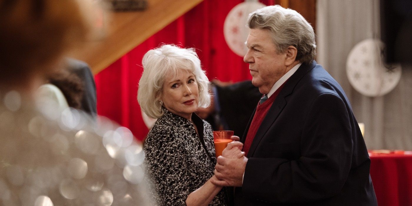 Julia Duffy e George Wendt dançando em 'Natal com os Campbells'