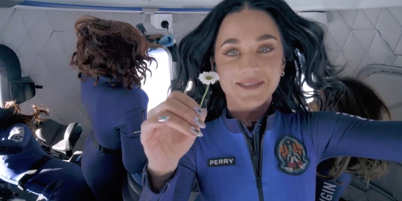 Katy-Perry-Blue-Origin-Holding-Daisy