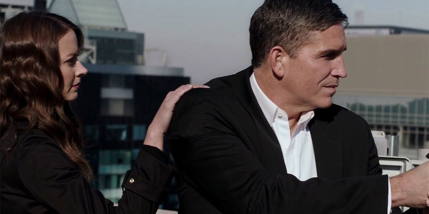Root (Amy Acker) lays a hand on Reese's (Jim Caveziel) shoulder in Person of Interest 'Return 0'.