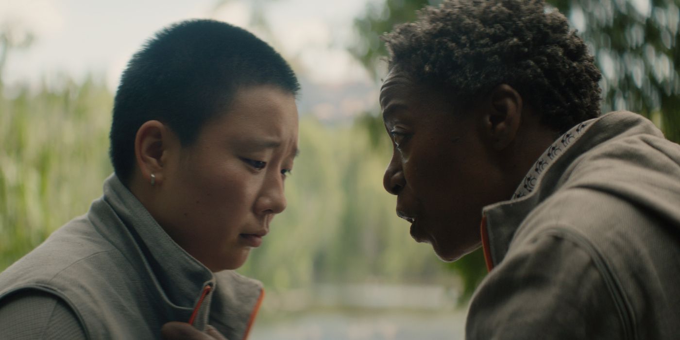 Mensah (Noma Dumezweni) talking to Pin-Lee (Sabrina Wu) in Murderbot Episode 4