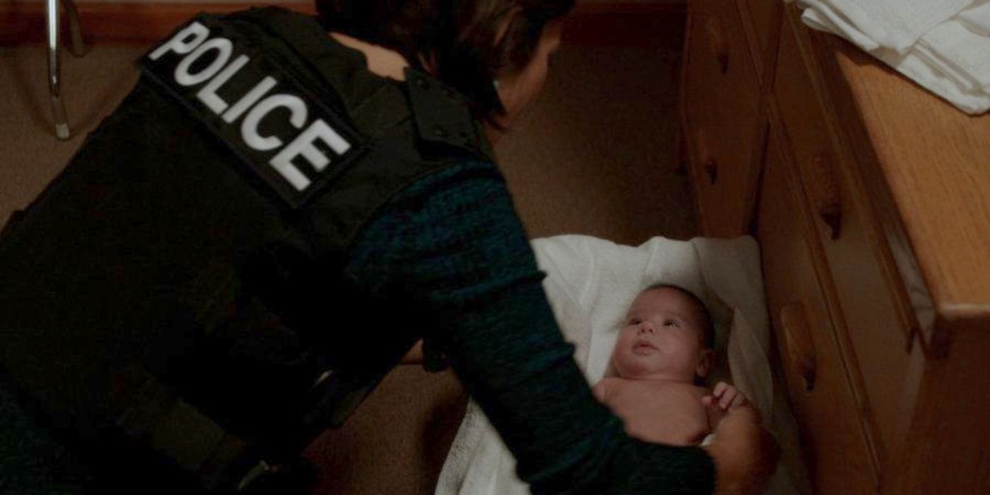 Benson finds a baby in a drawer in SVU 