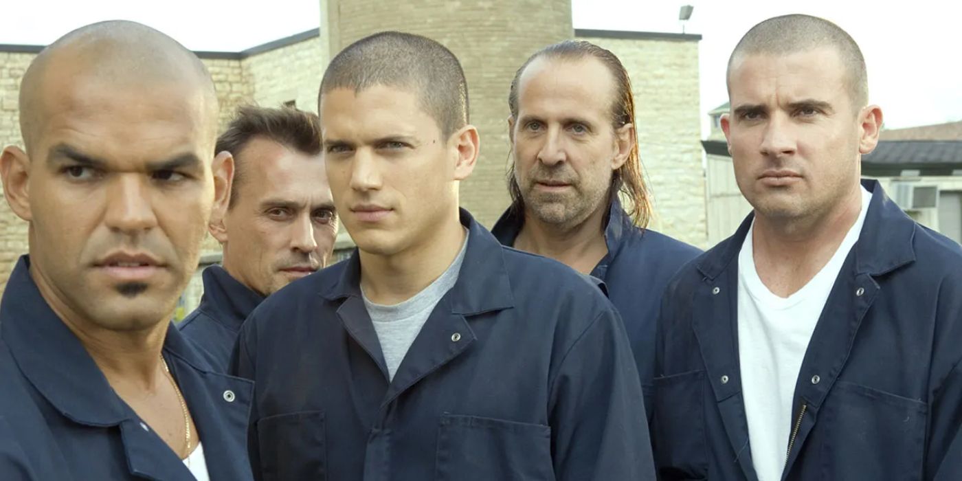 Sucre (Amaury Nolasco), T-Bag (Robert Knepper), Michael Scofield (Wentworth Miller), Abruzzi (Peter Stormare), and Lincoln Burrows (Dominic Purcell) wearing blue prison uniforms in Prison Break