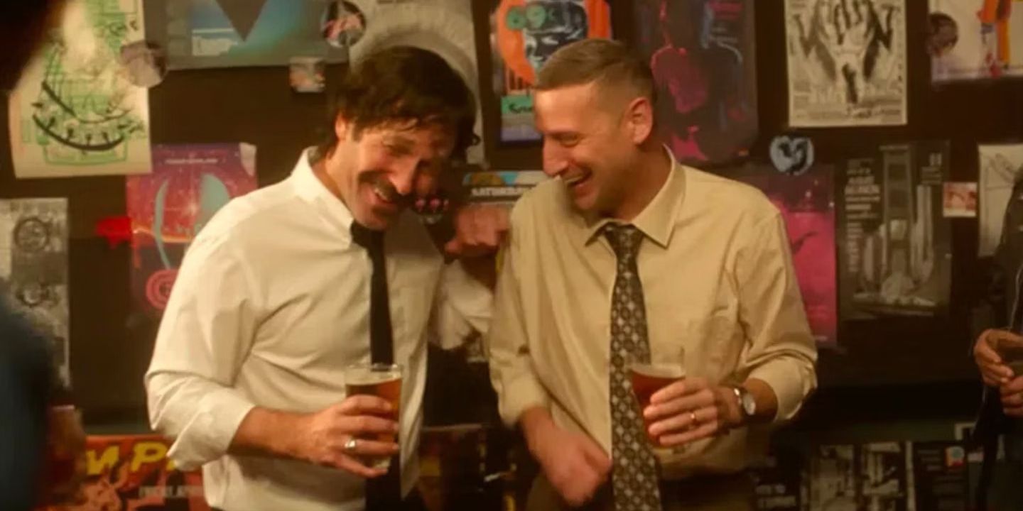 Tim Robinson and Paul Rudd drinking beers in 'Friendship'