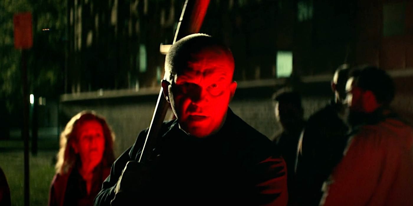 Tommy Doyle (Anthony Michael Hall) has a red light on him as he holds up a bat in Halloween Kills (2021).