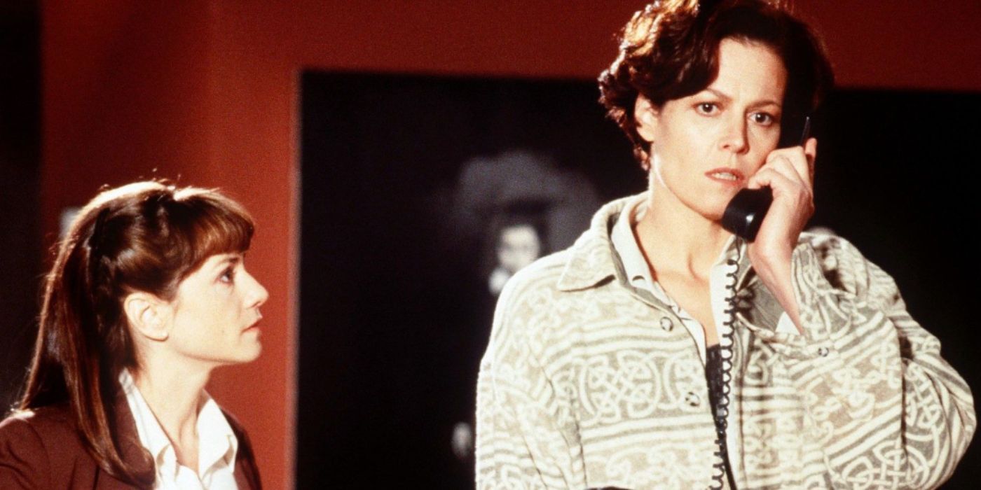 Holly Hunter and Sigourney Weaver as Monahan and Dr. Hudson answering the phone in a white sweater in 'Copycat'