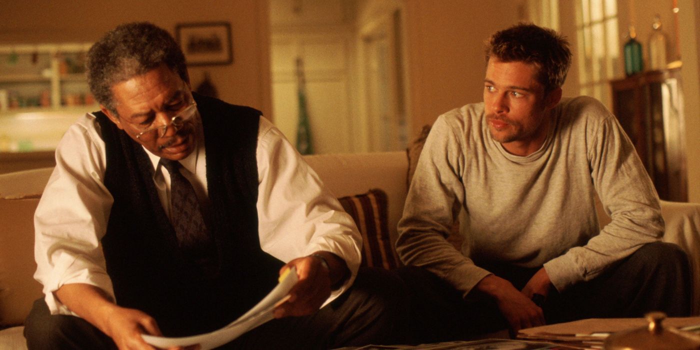 Morgan Freeman ve Brad Pitt 'Se7en'de bir kanepede oturuyor
