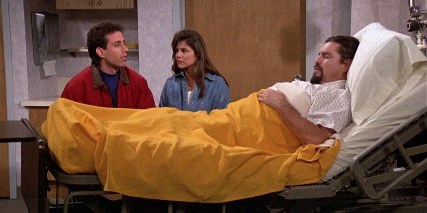 Jerry (Jerry Seinfeld) senta -se com Gina (Gina Gallego) pelo leito do hospital de Martin (CE Grimes) no episódio 'Seinfeld' "O suicídio"