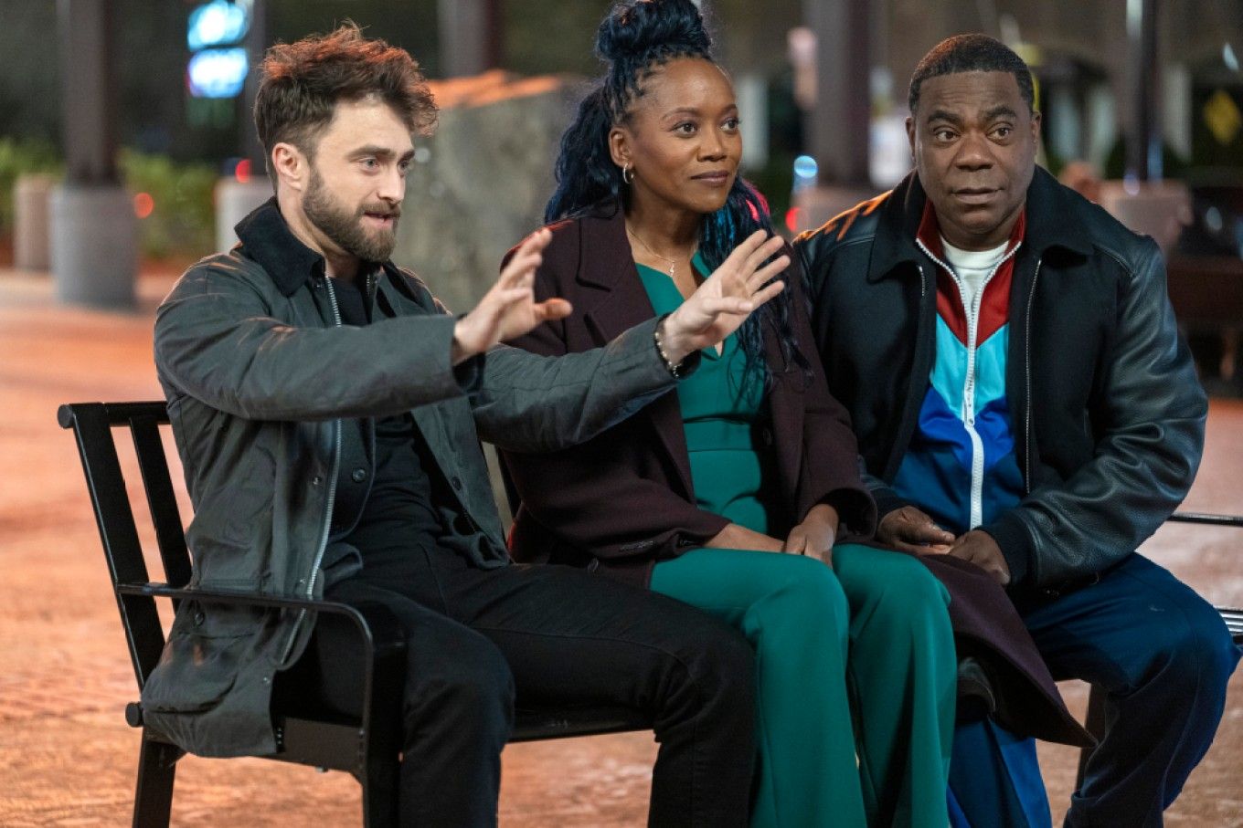 Daniel Radcliffe, Erika Alexander y Tracy Morgan en La caída y el ascenso de Reggie Dinkins.