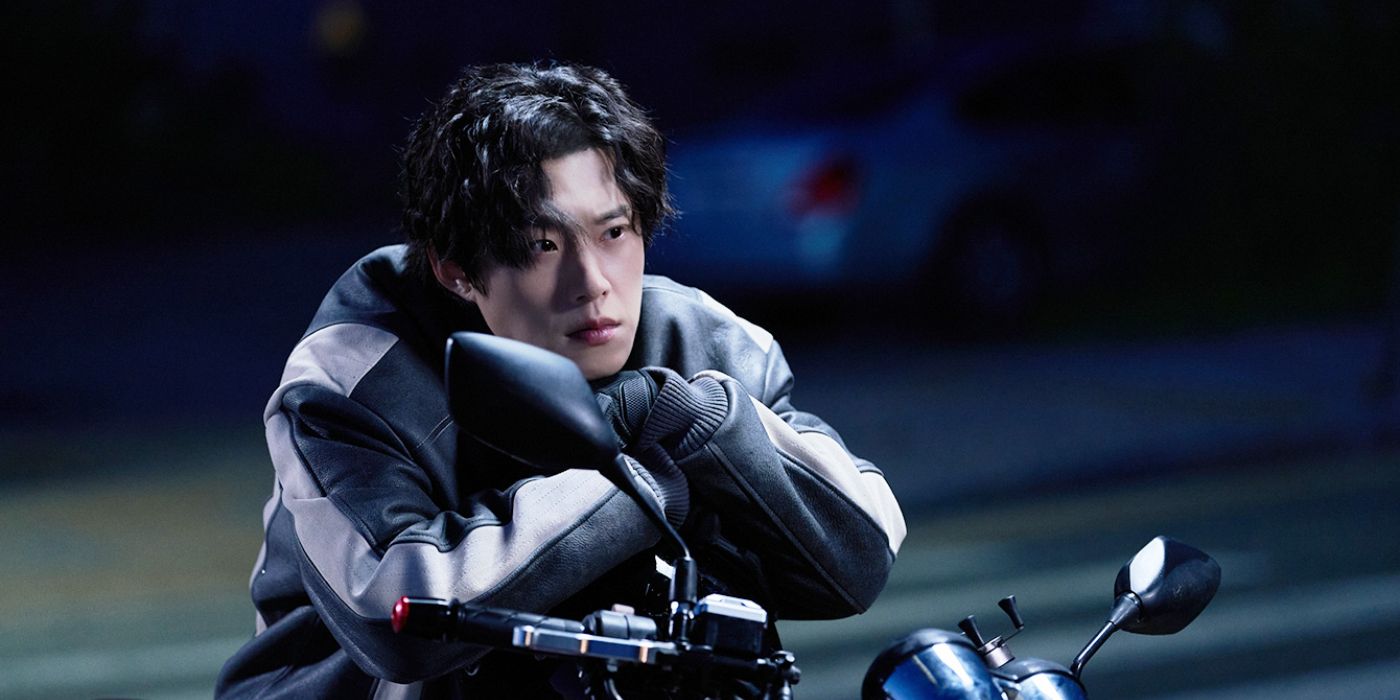Kim Sung-cheol as Bullfight leaning on a motorcycle in The Old Woman With the Knife.