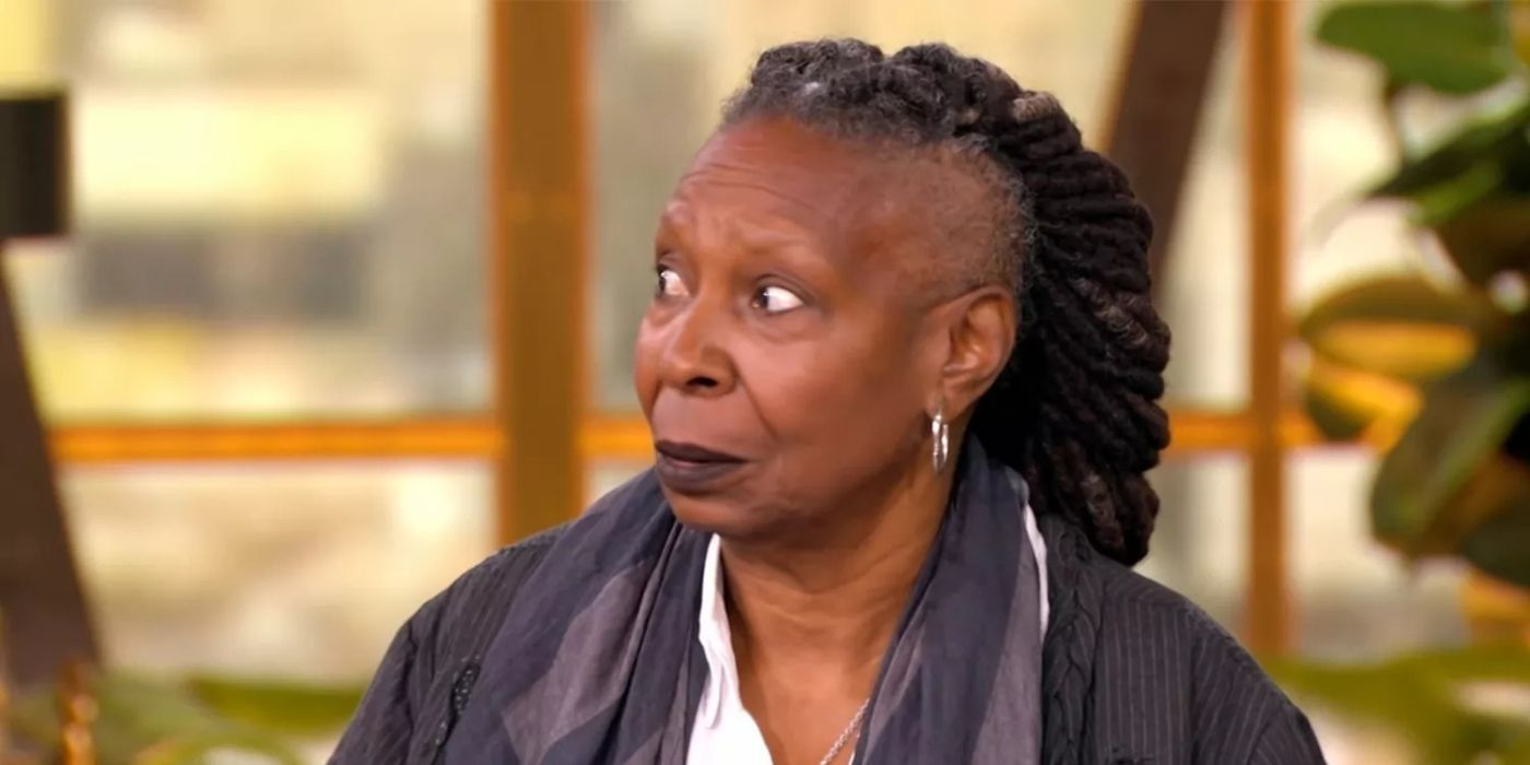 Whoopi Goldberg ouve um barulho no conjunto de 'The View'.