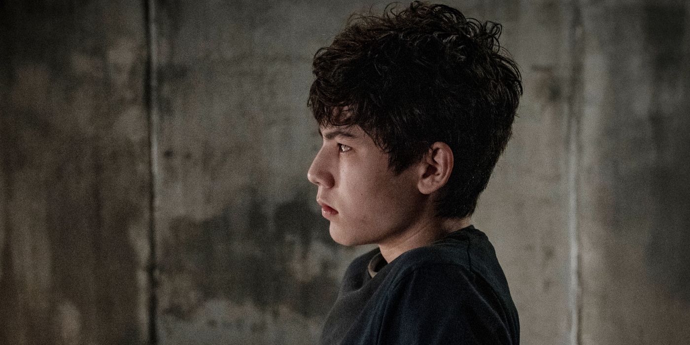Logan Kim como Hershel amarrado em The Walking Dead: Dead City Season 2, episódio 3