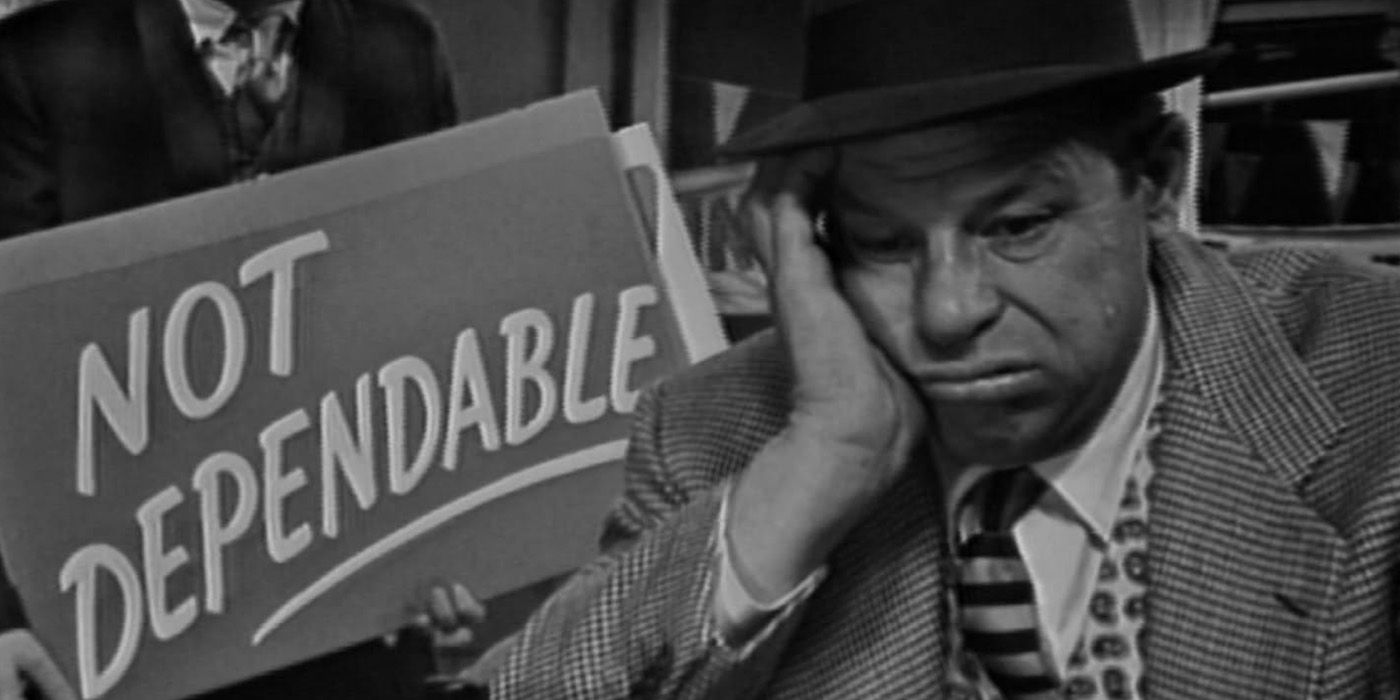 Harvey Hunnicut (Jack Carson) fica ao lado de um "Não é confiável" Entre no episódio 'The Twilight Zone' "Toda a verdade."