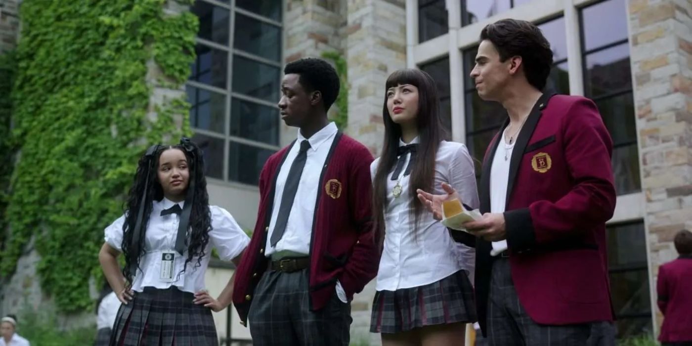 O elenco está do lado de fora de um prédio de tijolos em uniformes escolares e conversa na Netflix Series Bet.