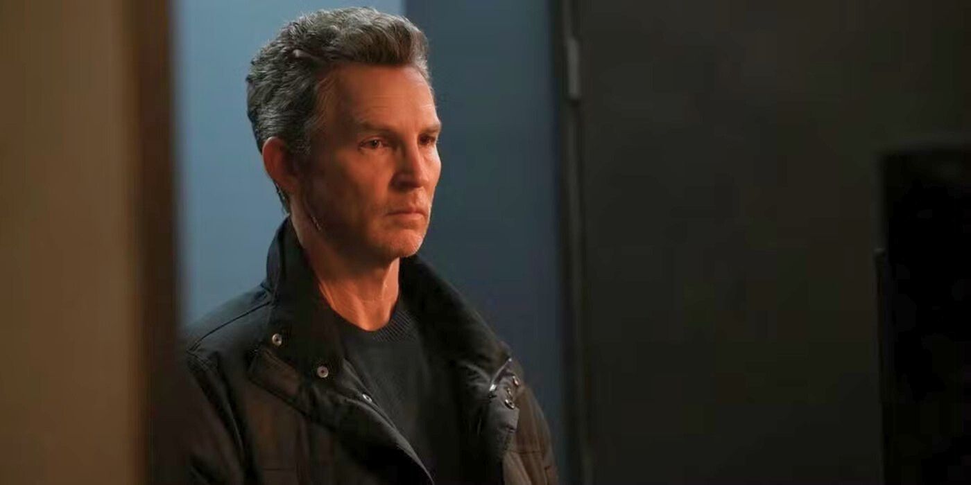 Shawn Hatosy stands solemnly in Chicago PD 