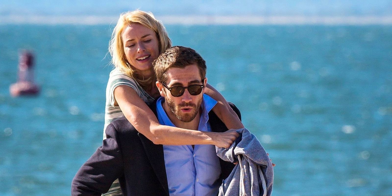 Davis (Jake Gyllenhaal) carrying Karen (Naomi Watts) in 'Demolition'