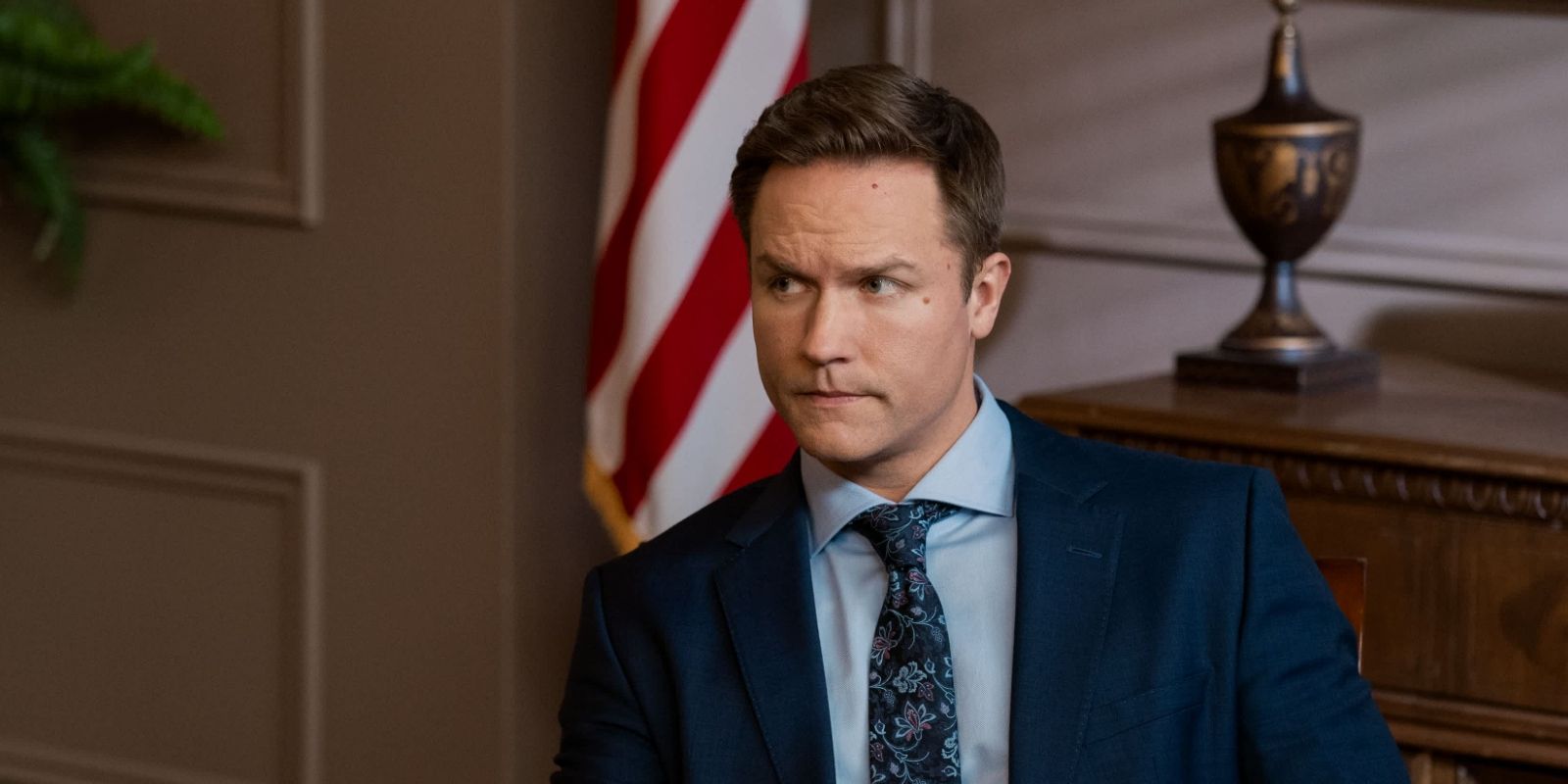 Scott Porter as Paul in Ginny & Georgia
