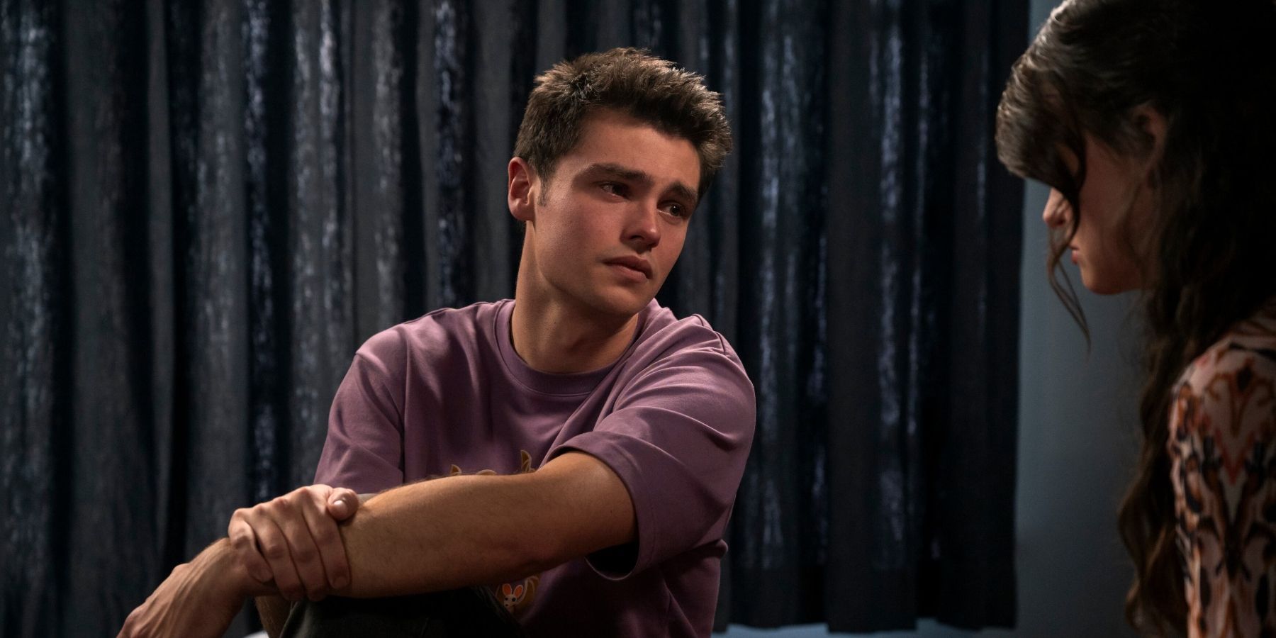 Marcus (Felix Mallard) talking to Max (Sara Waisglass) in Ginny & Georgia Season 3