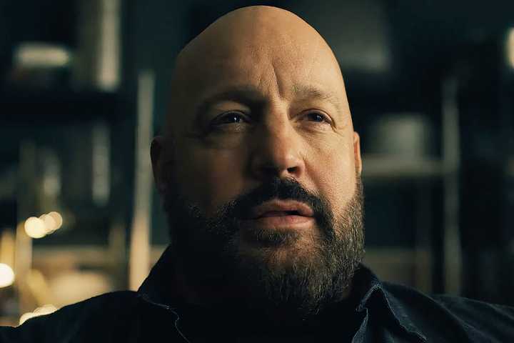 Kevin James in Guns Up.