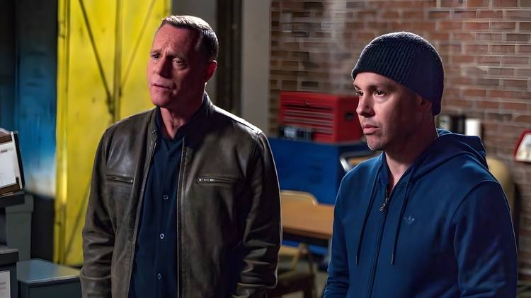 Hank Voight (Jason Beghe) and Antonio Dawson (Jon Seda) standing together in Chicago P.D.'s "Reckoning."