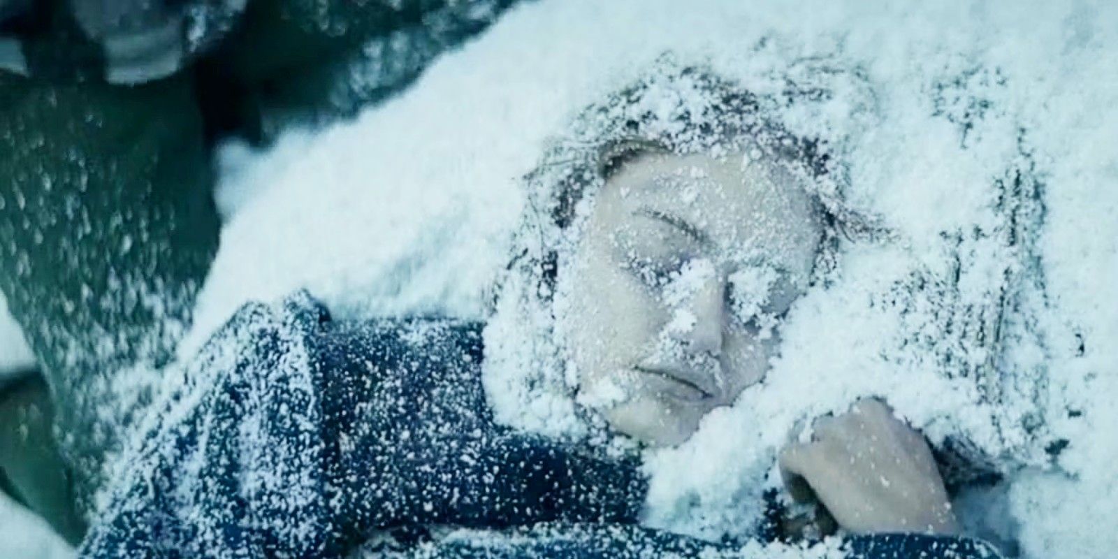 The corpse of Jackie Taylor frozen to death in the snow in the Yellowjackets Season 1 finale.