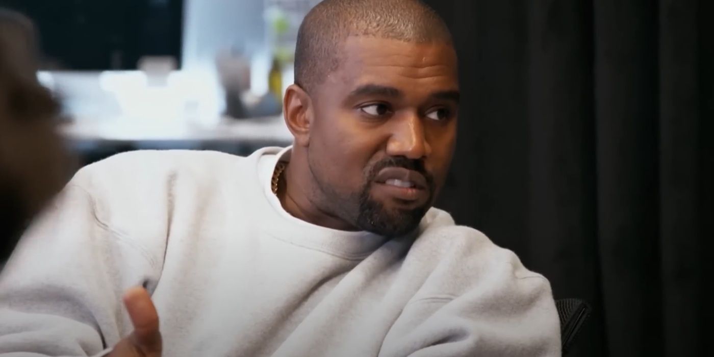 Kanye West salocīja rokas un dziļi diskutē.