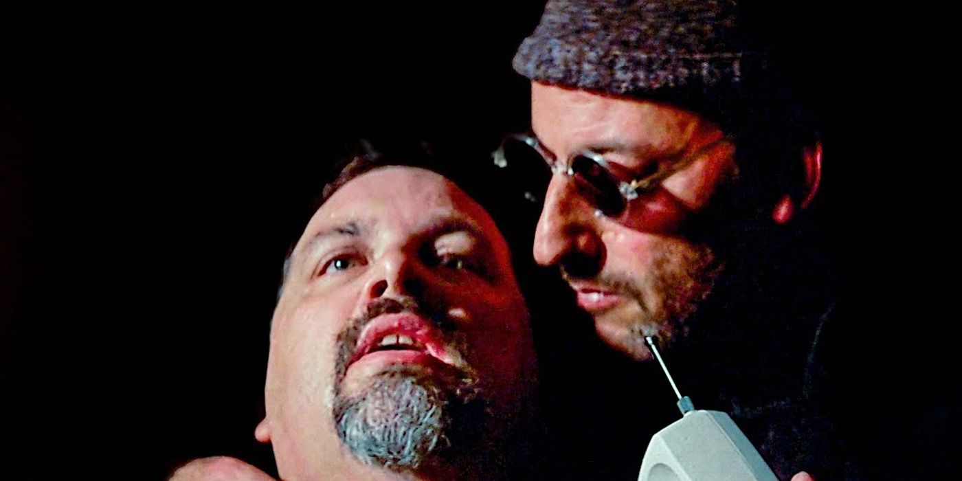 Léon ameaçando alguém em 'Léon o profissional'